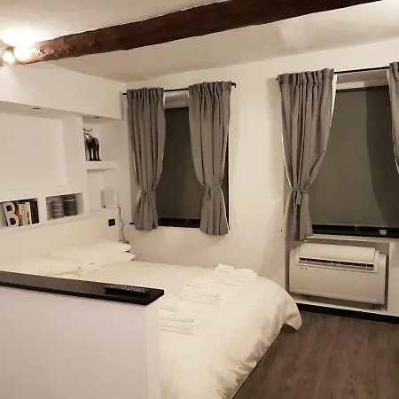 Casa Samba Centro Storico Apartment *